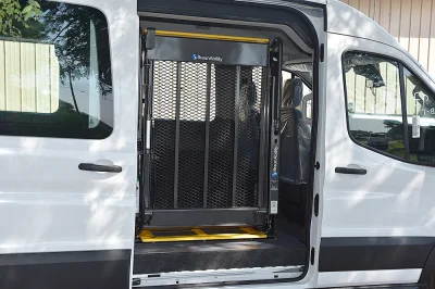 OXFORD WHITE 2 - 2020 FORD TRANSIT MOBILITY - Image 3 of 15