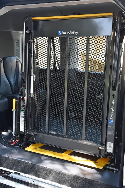 OXFORD WHITE 2 - 2020 FORD TRANSIT MOBILITY - Image 4 of 15