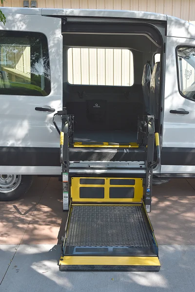 OXFORD WHITE 2 - 2020 FORD TRANSIT MOBILITY - Image 7 of 15