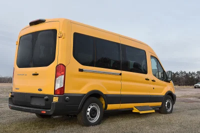 FORD TRANSIT 148 MEDIUM ROOF YELLOW SCHOOL SHUTTLE MOBILITY VAN ADA FACTORY BY WALDOCH - 2020 FORD TRANSIT MOBILITY - Image 4 of 11