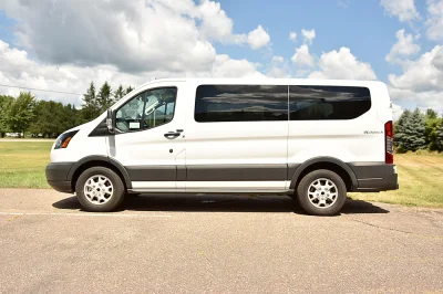OXFORD WHITE - 2020 FORD TRANSIT SHUTTLE - Image 3 of 10