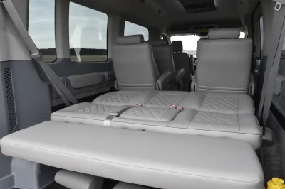 LANDMARK 9 PASSENGER LUXURY 148 MEDIUM ROOF FORD TRANSIT BY WALDOCH SILVER EXTERIOR AND GRAPHITE SEATING - 2021 FORD TRANSIT LANDMARK - Image 11 of 37