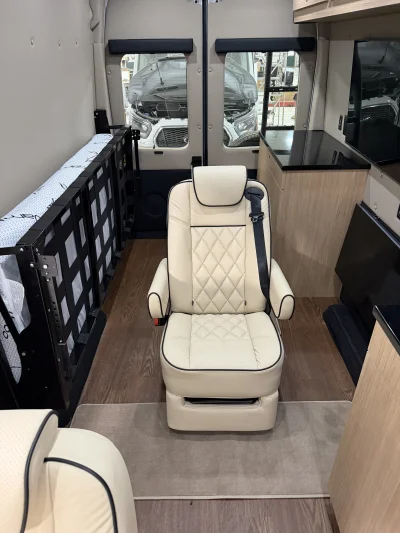 OFFICE RV VAN FORD TRANSIT T350 148 EL WITH SLEEPING AND KITCHEN - 2025 FORD TRANSIT SPECIALTY - Image 13 of 26