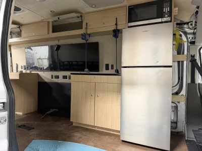 OFFICE RV VAN FORD TRANSIT T350 148 EL WITH SLEEPING AND KITCHEN - 2025 FORD TRANSIT SPECIALTY - Image 2 of 26