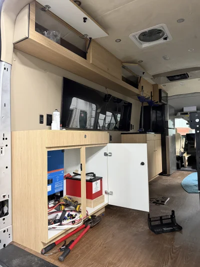 OFFICE RV VAN FORD TRANSIT T350 148 EL WITH SLEEPING AND KITCHEN - 2025 FORD TRANSIT SPECIALTY - Image 3 of 26