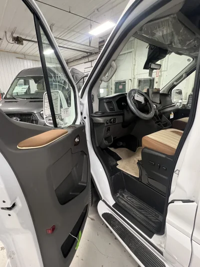 24473 - 2026 FORD TRANSIT - 7 PASSENGER BOUNDARY WATERS - OXFORD WHITE - AMARETTO AND BEIGE SEATING - 2026 FORD TRANSIT BOUNDARY WATERS - Image 13 of 18