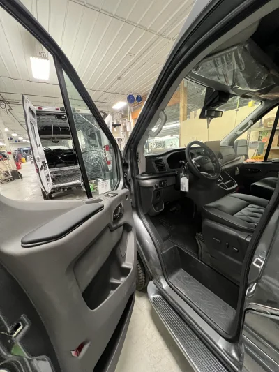 2026 FORD TRANSIT - 7 PASSENGER ASCENT GALAXY PACKAGE - CARBONIZED GRAY - BLACK AND PEWTER SEATING - 2026 FORD TRANSIT GALAXY - Image 9 of 18