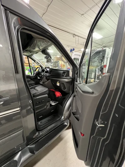 2026 FORD TRANSIT - 7 PASSENGER ASCENT GALAXY PACKAGE - CARBONIZED GRAY - BLACK AND PEWTER SEATING - 2026 FORD TRANSIT GALAXY - Image 4 of 18