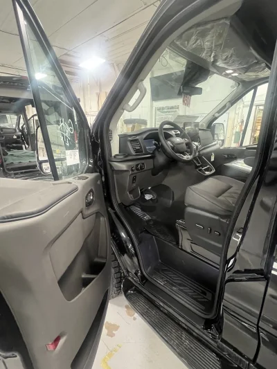 2026 FORD TRANSIT - 9 PASSENGER ASCENT GALAXY PACKAGE  - AGATE BLACK - PEWTER AND BLACK SEATING - 2026 FORD TRANSIT GALAXY - Image 5 of 18