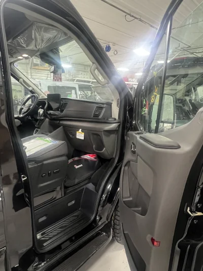 2026 FORD TRANSIT - 9 PASSENGER ASCENT GALAXY PACKAGE  - AGATE BLACK - PEWTER AND BLACK SEATING - 2026 FORD TRANSIT GALAXY - Image 4 of 18