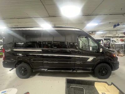 2026 FORD TRANSIT - 9 PASSENGER ASCENT GALAXY PACKAGE  - AGATE BLACK - PEWTER AND BLACK SEATING - 2026 FORD TRANSIT GALAXY - Image 10 of 18