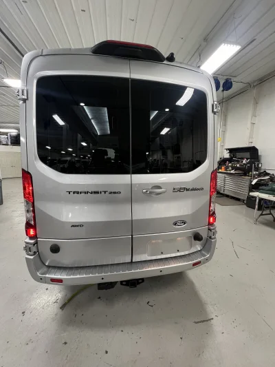 2026 FORD TRANSIT  - GALAXY PACKAGE -  INGOT SILVER (UX) - QUICKSILVER AND ALABASTER SEATING - 2026 FORD TRANSIT GALAXY - Image 14 of 18