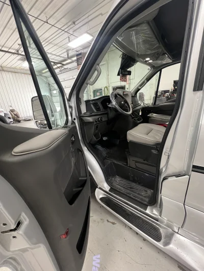 2026 FORD TRANSIT  - GALAXY PACKAGE -  INGOT SILVER (UX) - QUICKSILVER AND ALABASTER SEATING - 2026 FORD TRANSIT GALAXY - Image 4 of 18