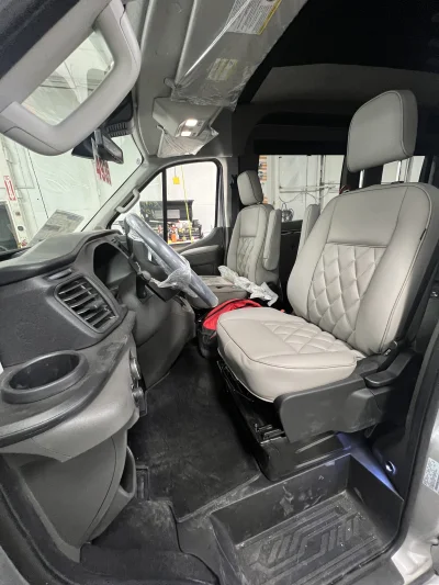 2026 FORD TRANSIT  - GALAXY PACKAGE -  INGOT SILVER (UX) - QUICKSILVER AND ALABASTER SEATING - 2026 FORD TRANSIT GALAXY - Image 7 of 18
