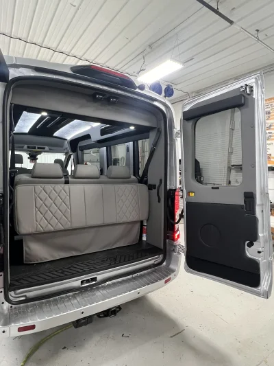 2026 FORD TRANSIT  - GALAXY PACKAGE -  INGOT SILVER (UX) - QUICKSILVER AND ALABASTER SEATING - 2026 FORD TRANSIT GALAXY - Image 11 of 18