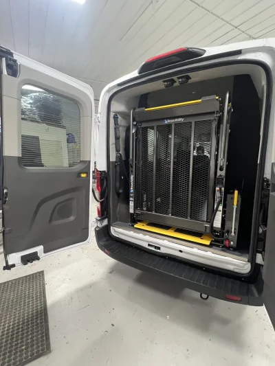 2026 FORD TRANSIT 350 - MOBILITY PACKAGE OXFORD WHITE (YZ) - BLACK VINYL SEATING - 2026 FORD TRANSIT MOBILITY - Image 10 of 18