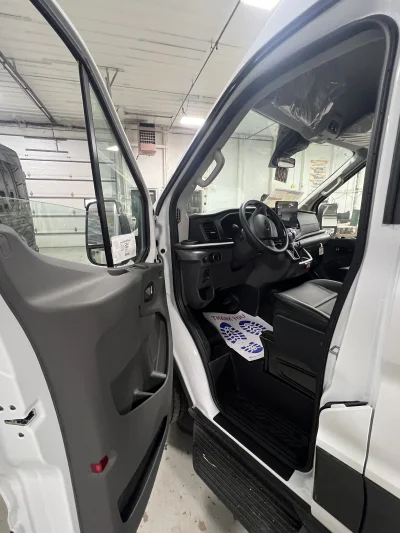 2026 FORD TRANSIT 350 - MOBILITY PACKAGE OXFORD WHITE (YZ) - BLACK VINYL SEATING - 2026 FORD TRANSIT MOBILITY - Image 5 of 18