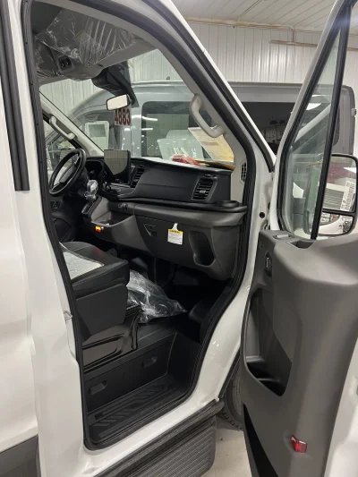 2026 FORD TRANSIT 350 - MOBILITY PACKAGE OXFORD WHITE (YZ) - BLACK VINYL SEATING - 2026 FORD TRANSIT MOBILITY - Image 4 of 18