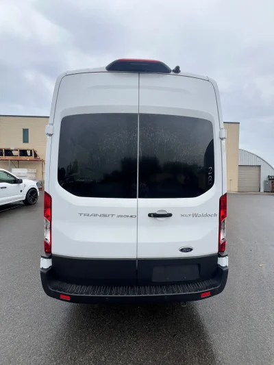 2025 FORD TRANSIT - SHUTTLE PACKAGE - OXFORD WHITE (YZ) - GRAPHITE SEATING - 2026 FORD TRANSIT SHUTTLE - Image 13 of 16