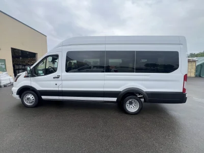 2025 FORD TRANSIT - SHUTTLE PACKAGE - OXFORD WHITE (YZ) - GRAPHITE SEATING - 2026 FORD TRANSIT SHUTTLE - Image 4 of 16