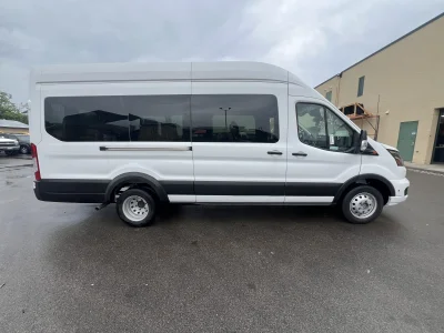2025 FORD TRANSIT - SHUTTLE PACKAGE - OXFORD WHITE (YZ) - GRAPHITE SEATING - 2026 FORD TRANSIT SHUTTLE - Image 5 of 16