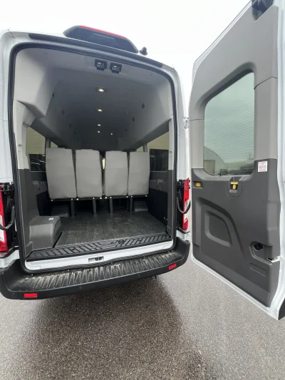 2025 FORD TRANSIT - SHUTTLE PACKAGE - OXFORD WHITE (YZ) - GRAPHITE SEATING - 2026 FORD TRANSIT SHUTTLE - Image 10 of 16