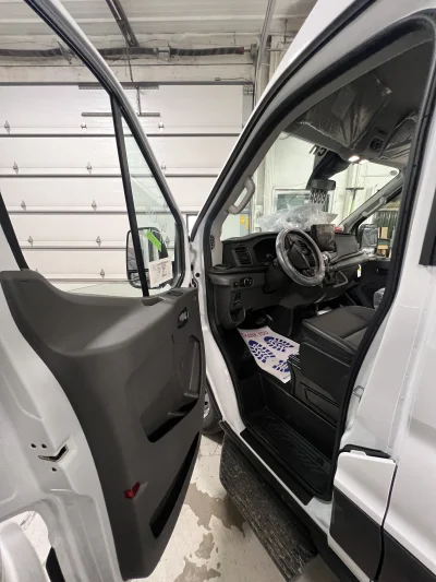 2026 FORD TRANSIT - 8 PASSENGER SHUTTLE - OXFORD WHITE - GRAY SEATING - 2026 FORD TRANSIT SHUTTLE - Image 5 of 18