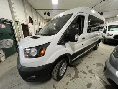 2026 FORD TRANSIT - 8 PASSENGER SHUTTLE - OXFORD WHITE - GRAY SEATING - 2026 FORD TRANSIT SHUTTLE - Image 3 of 18