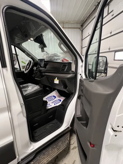 2026 FORD TRANSIT - 8 PASSENGER SHUTTLE - OXFORD WHITE - GRAY SEATING - 2026 FORD TRANSIT SHUTTLE - Image 4 of 18