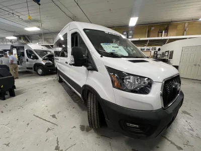 2026 FORD TRANSIT - 8 PASSENGER SHUTTLE - OXFORD WHITE - GRAY SEATING - 2026 FORD TRANSIT SHUTTLE - Image 3 of 17