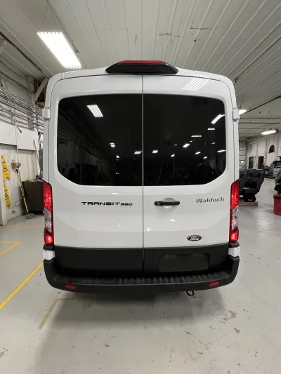 2026 FORD TRANSIT - 10 PASSENGER SHUTTLE - OXFORD WHITE - GRAY SEATING - 2026 FORD TRANSIT SHUTTLE - Image 15 of 18