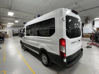 2026 FORD TRANSIT - 10 PASSENGER SHUTTLE - OXFORD WHITE - GRAY SEATING - 2026 FORD TRANSIT SHUTTLE - Image 16 of 18