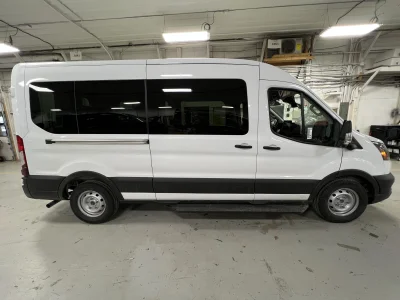 2026 FORD TRANSIT - 10 PASSENGER SHUTTLE - OXFORD WHITE - GRAY SEATING - 2026 FORD TRANSIT SHUTTLE - Image 13 of 18