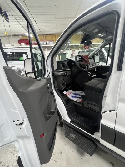2026 FORD TRANSIT - 10 PASSENGER RECONFIGURATION - OXFORD WHITE - BLACK OEM SEATING - 2026 FORD TRANSIT SHUTTLE - Image 4 of 18