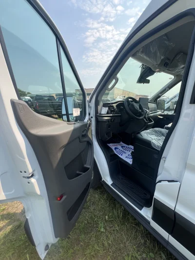 2026 FORD TRANSIT - SHUTTLE PACKAGE - OXFORD WHITE - GRAY SEATING - 2026 FORD TRANSIT SHUTTLE - Image 4 of 18