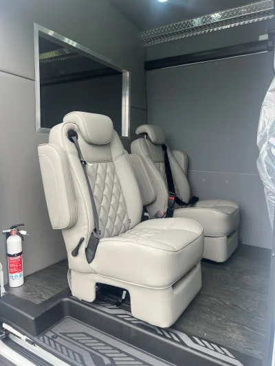 2026 FORD TRANSIT 350 - SPECIALTY PACKAGE - OXFORD WHITE (YZ) - QUICKSILVER SEATING - 2026 FORD TRANSIT SPECIALTY - Image 8 of 17