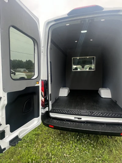 2026 FORD TRANSIT 350 - SPECIALTY PACKAGE - OXFORD WHITE (YZ) - QUICKSILVER SEATING - 2026 FORD TRANSIT SPECIALTY - Image 10 of 17