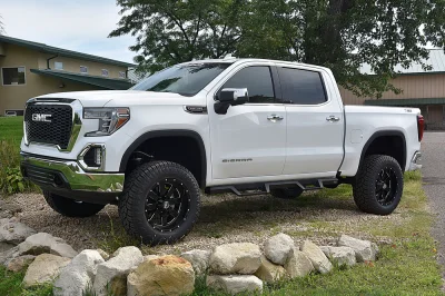 SUMMIT WHITE 3 - 2020 GMC SIERRA 1500 LIFT - Image 1 of 8