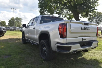 2022 GMC 1500 LEVEL PACKAGE WITH CUSTOM UPGRADES BY WALDOCH - 2022 GMC SIERRA 1500 LEVEL - Image 28 of 37