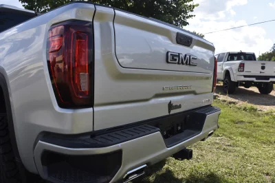 2022 GMC 1500 LEVEL PACKAGE WITH CUSTOM UPGRADES BY WALDOCH - 2022 GMC SIERRA 1500 LEVEL - Image 33 of 37