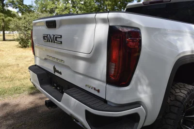 2023 GMC SIERRA 1500 LIFT PACKAGE BY WALDOCH WHITE - 2023 GMC SIERRA 1500 LIFT - Image 14 of 18