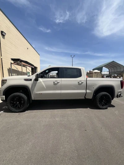 2026 GMC SIERRA 1500  - LEVEL PACKAGE -  COASTAL DUNE (G42) - 2026 GMC SIERRA 1500 LEVEL - Image 4 of 15