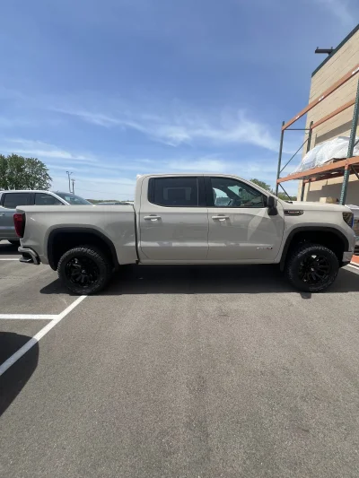 2026 GMC SIERRA - LEVEL PACKAGE -  COASTAL DUNE (G42) - 2026 GMC SIERRA 1500 LEVEL - Image 13 of 15