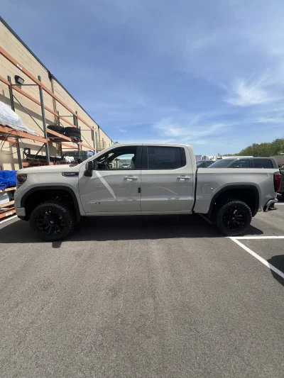 2026 GMC SIERRA - LEVEL PACKAGE -  COASTAL DUNE (G42) - 2026 GMC SIERRA 1500 LEVEL - Image 4 of 15