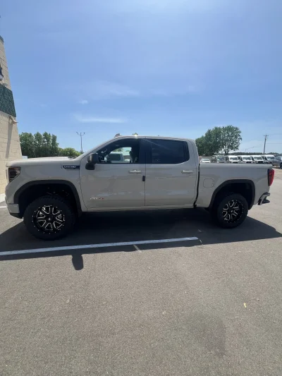 2026 GMC SIERRA 1500  -  LEVEL PACKAGE - COASTAL DUNE (G42) - 2026 GMC SIERRA 1500 LEVEL - Image 4 of 15