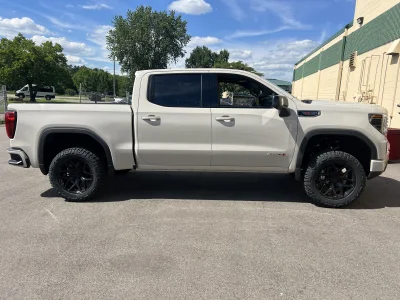 2026 GMC SIERRA 1500 - LEVEL PACKAGE - COASTAL DUNE (G42) - 2026 GMC SIERRA 1500 LEVEL - Image 4 of 21