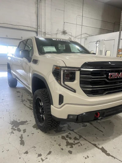 2026 GMC SIERRA 1500 - AT4 - LEVEL PACKAGE - COASTAL DUNE (G42) - 2026 GMC SIERRA 1500 LEVEL - Image 2 of 15