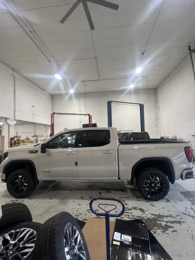 2026 GMC SIERRA 1500 - AT4 - LEVEL PACKAGE - COASTAL DUNE (G42) - 2026 GMC SIERRA 1500 LEVEL - Image 4 of 15