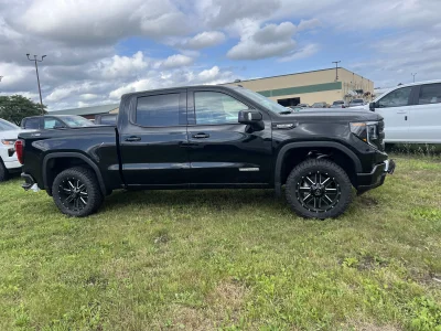 2026 GMC SIERRA 1500 - LEVEL PACKAGE - ONYX BLACK (GBA) - 2026 GMC SIERRA 1500 LEVEL - Image 4 of 19