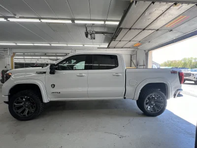 2026 GMC SIERRA 1500 - M80 PACKAGE - SUMMIT WHITE (GAZ) - 2026 GMC SIERRA 1500 M80 - Image 4 of 15